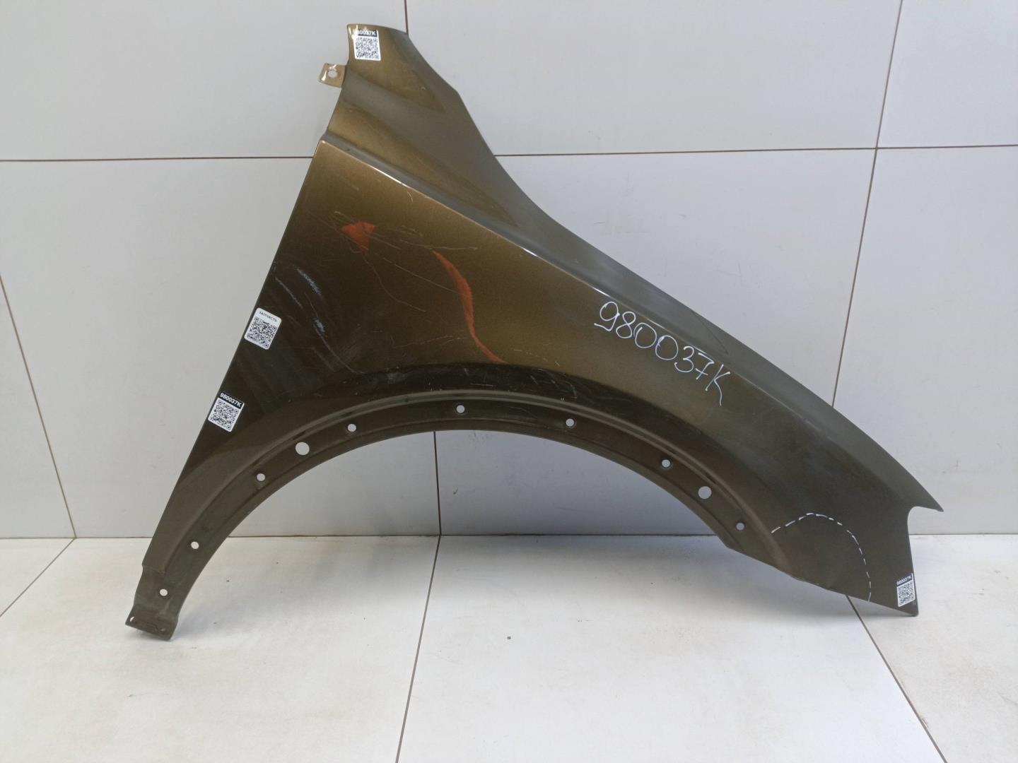 Крыло переднее правое