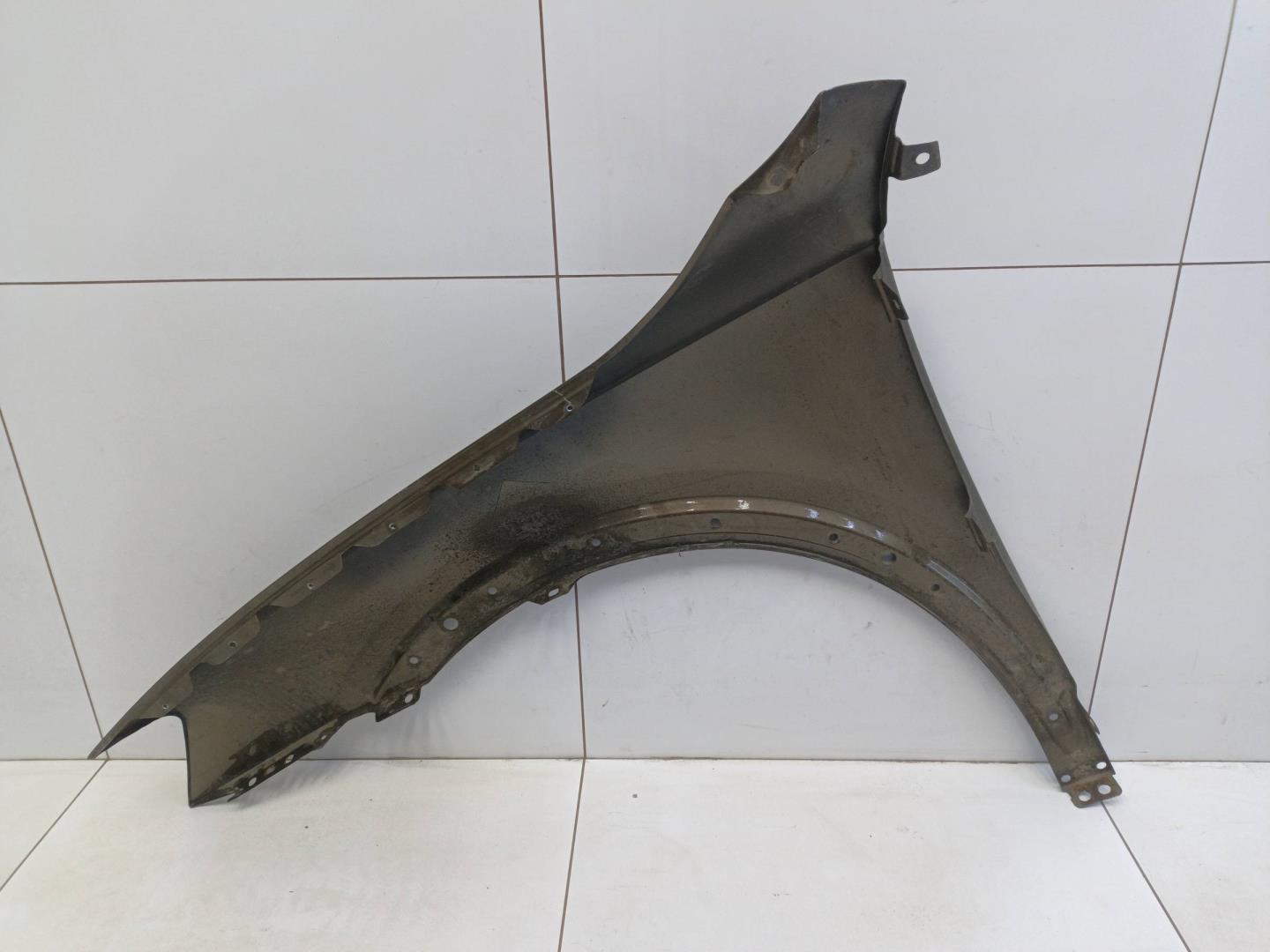 Крыло переднее правое