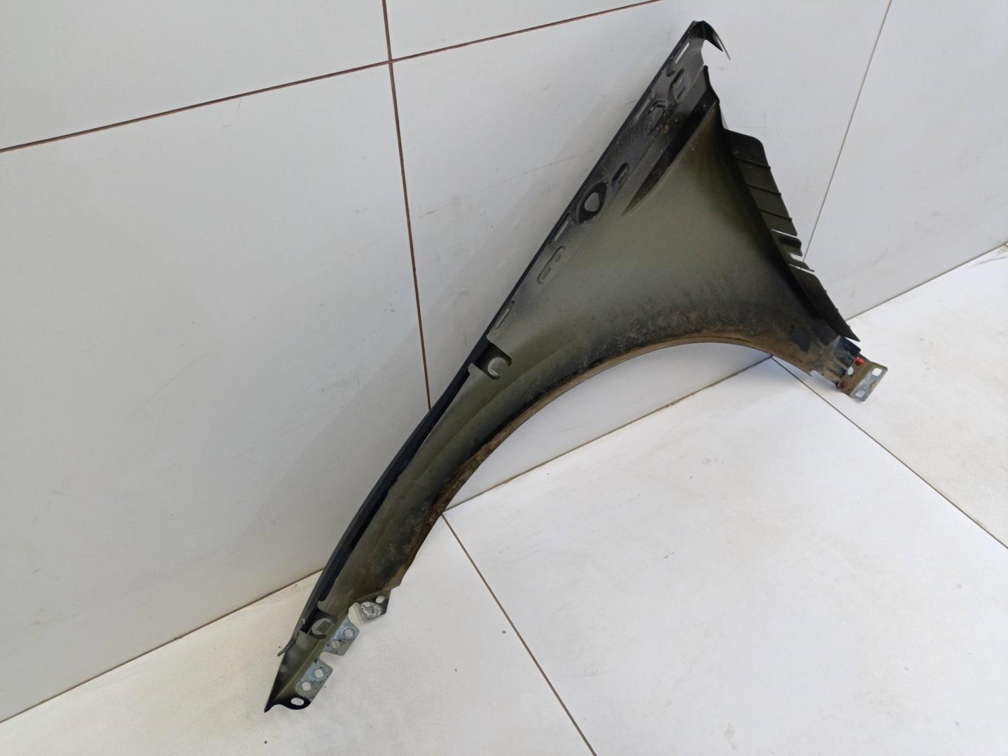 Крыло переднее правое