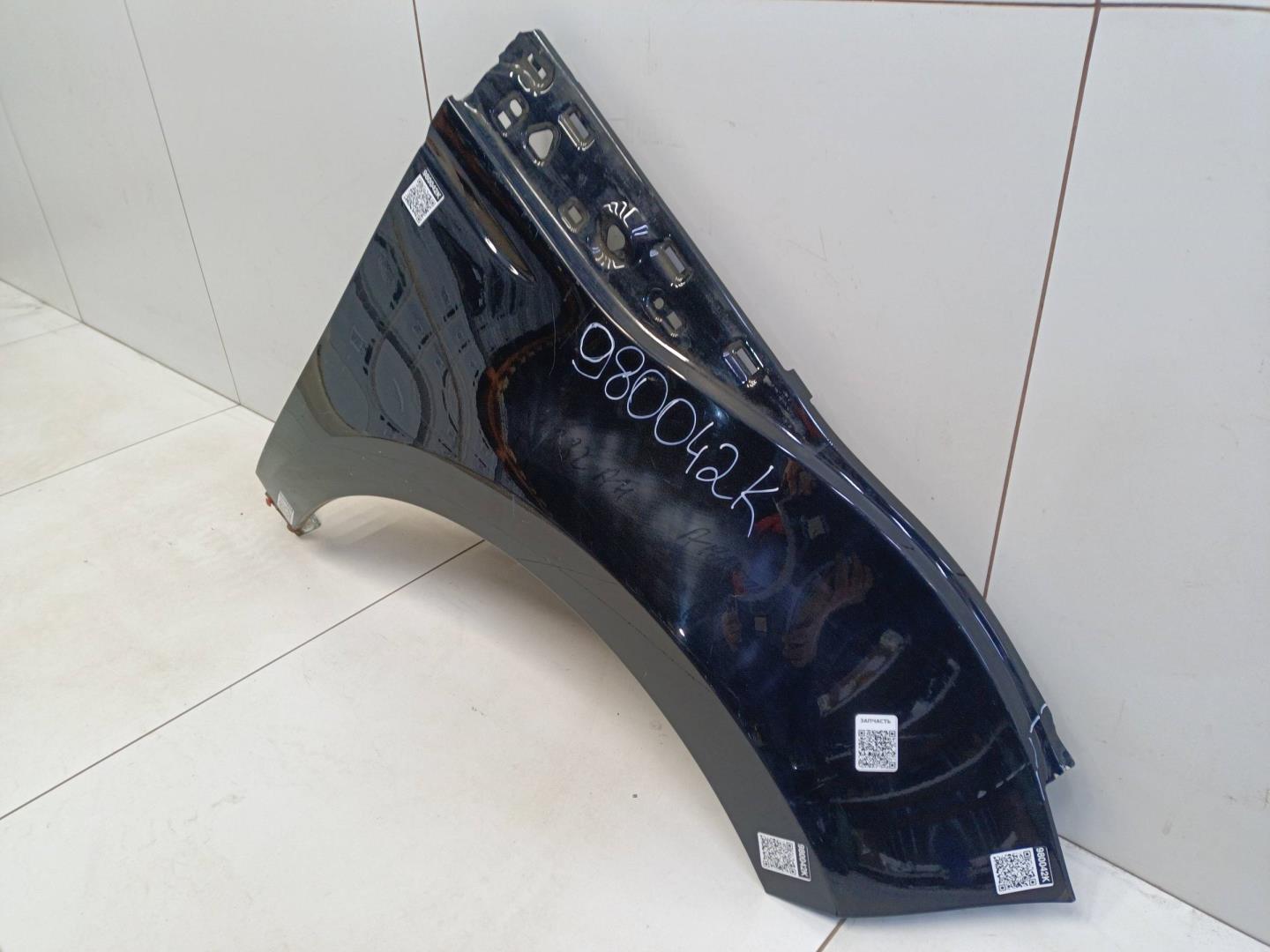 Крыло переднее правое