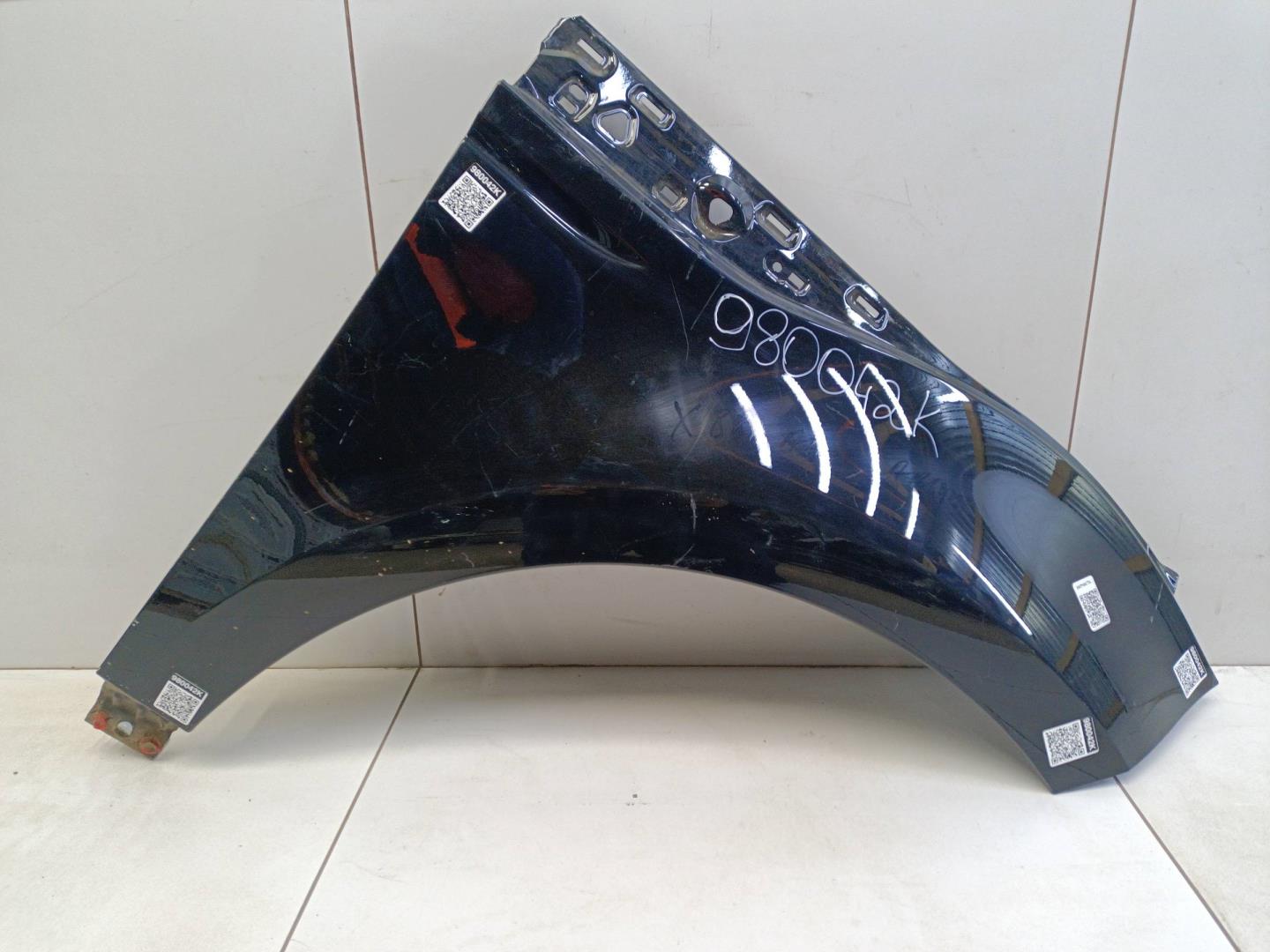 Крыло переднее правое