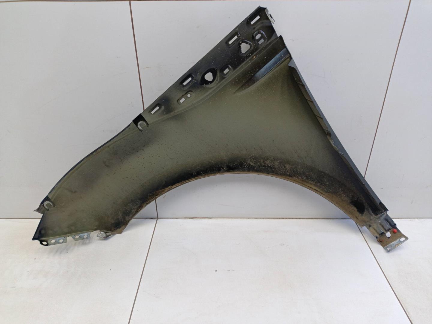 Крыло переднее правое