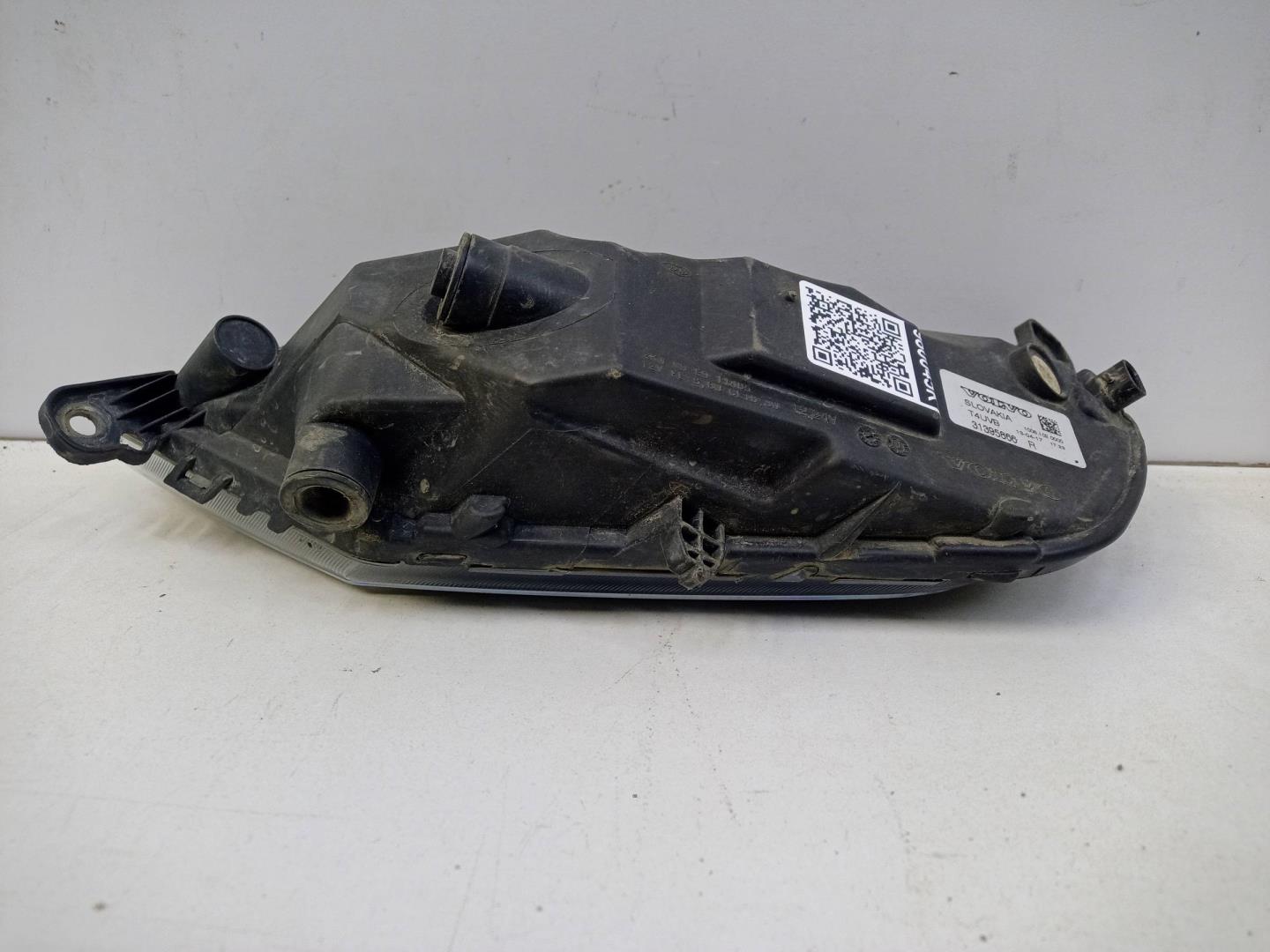 Фара противотуманная правая