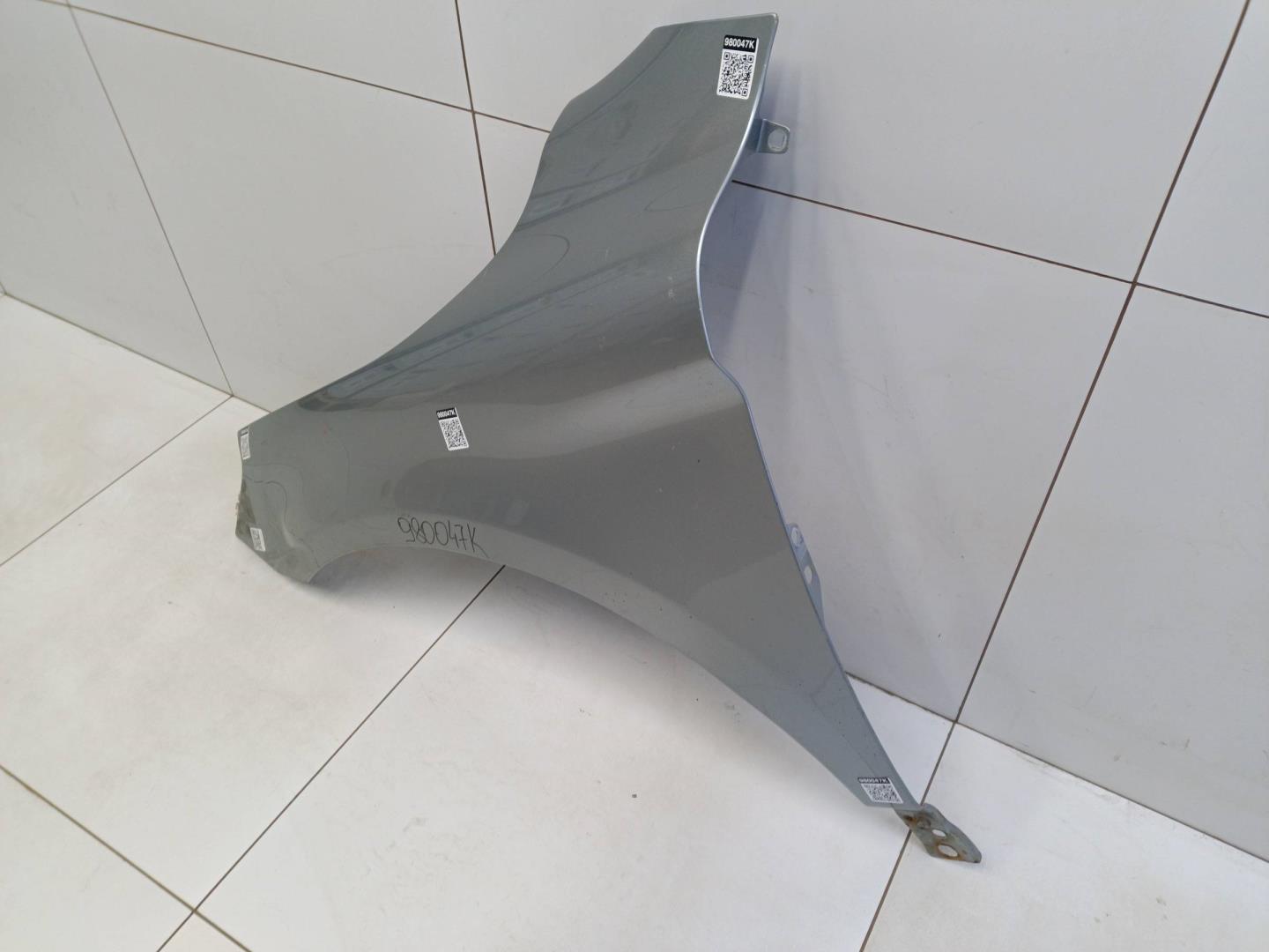 Крыло переднее левое