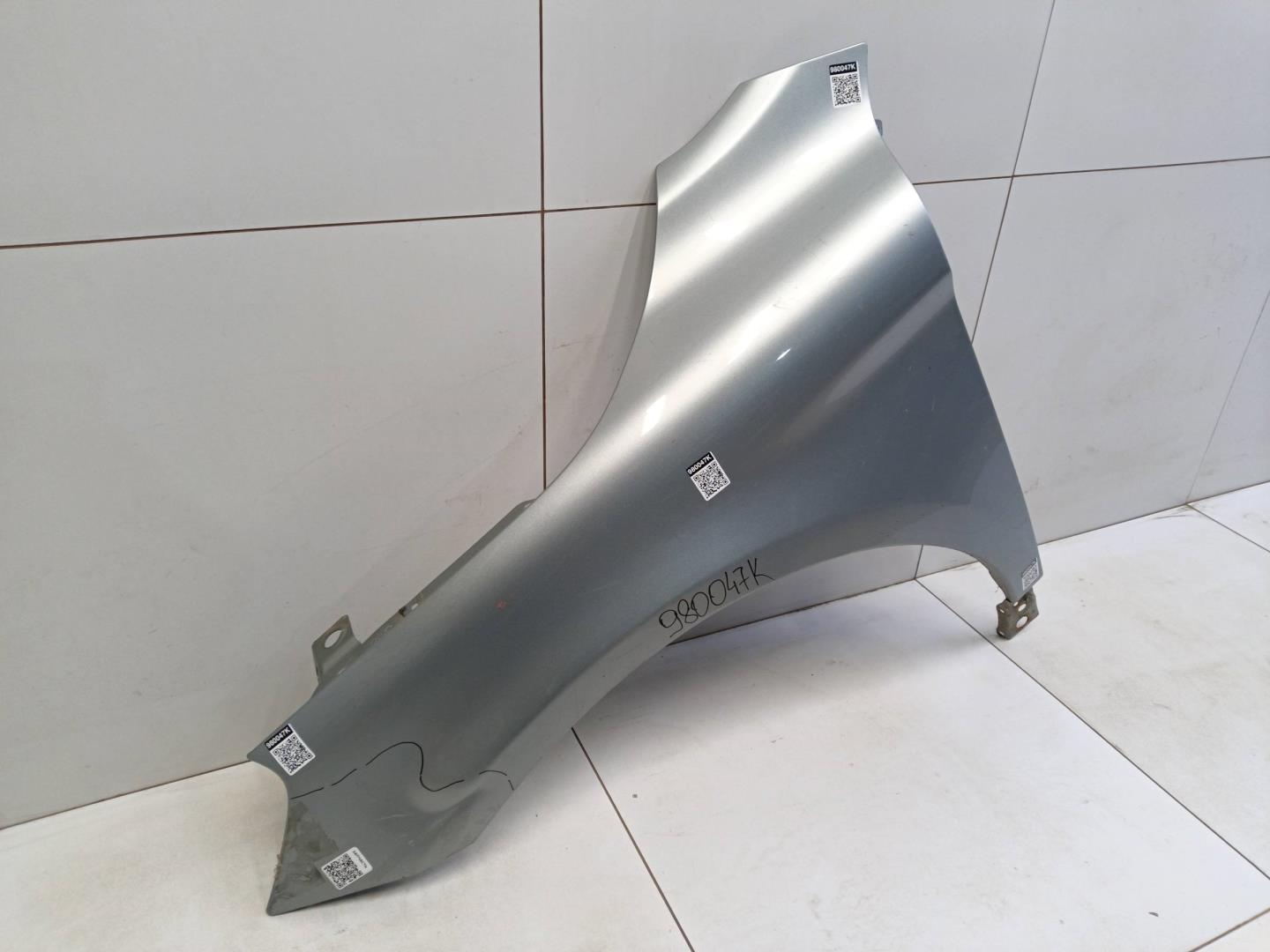 Крыло переднее левое