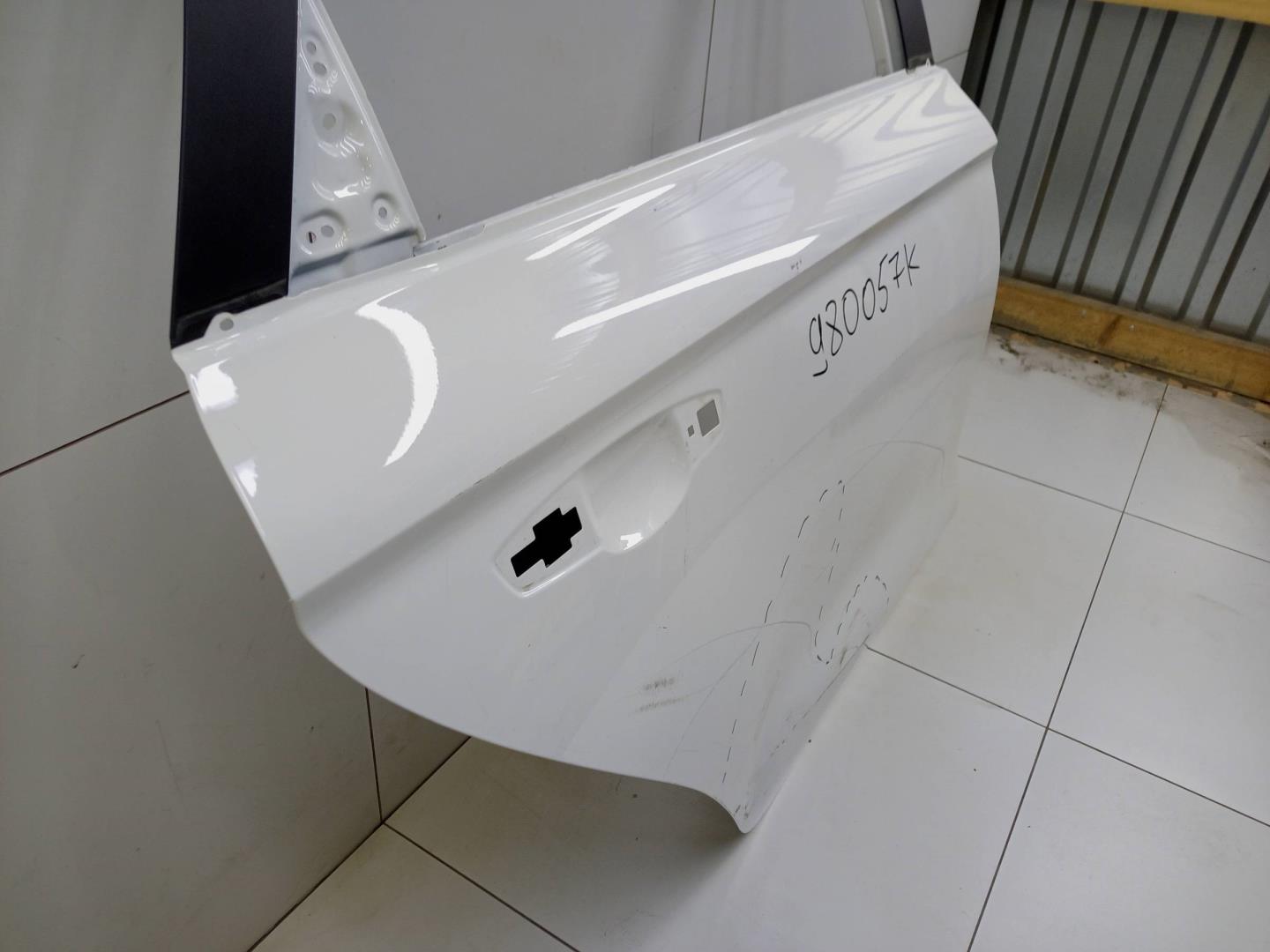 Дверь задняя правая