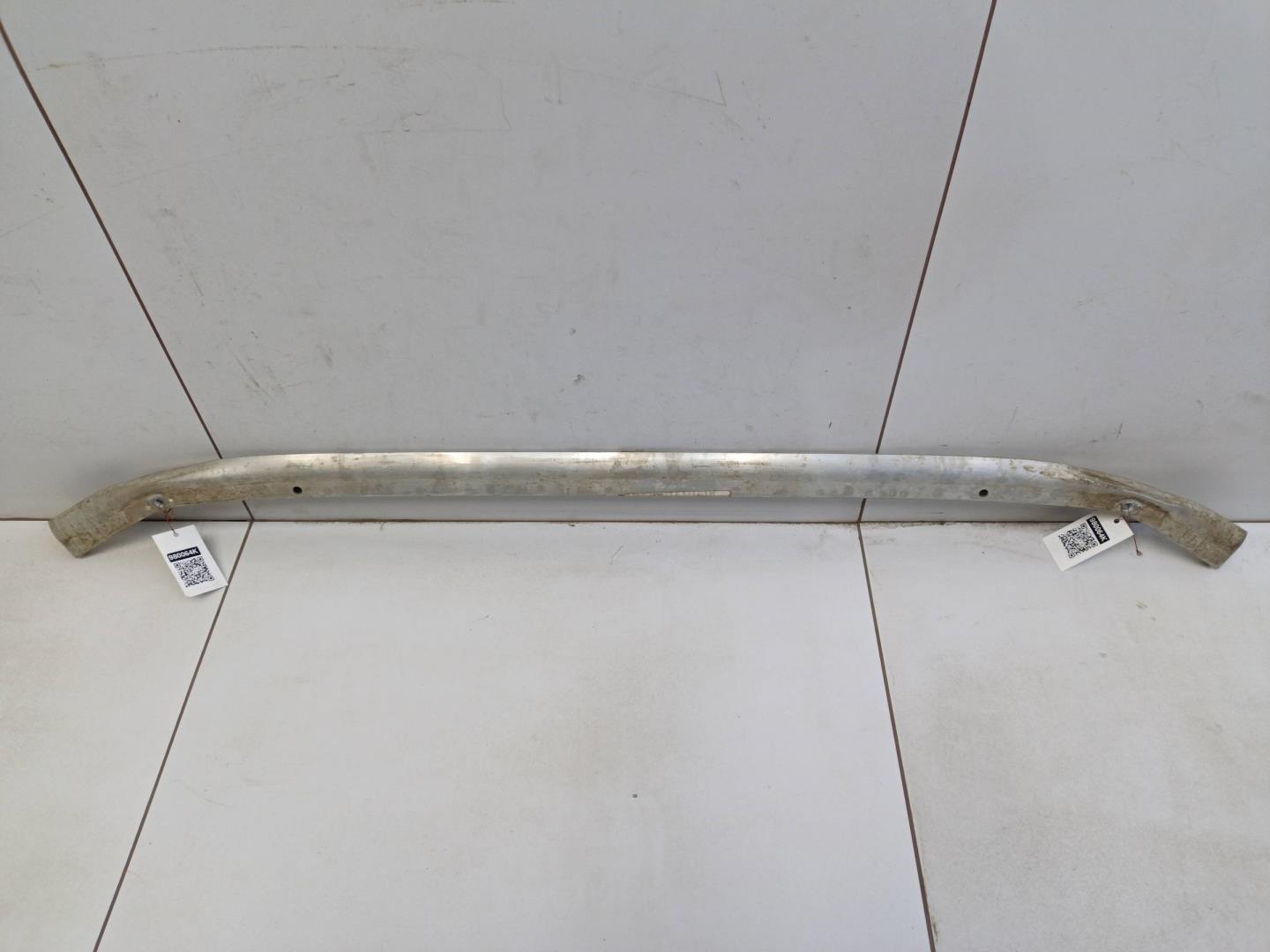 Усилитель переднего бампера