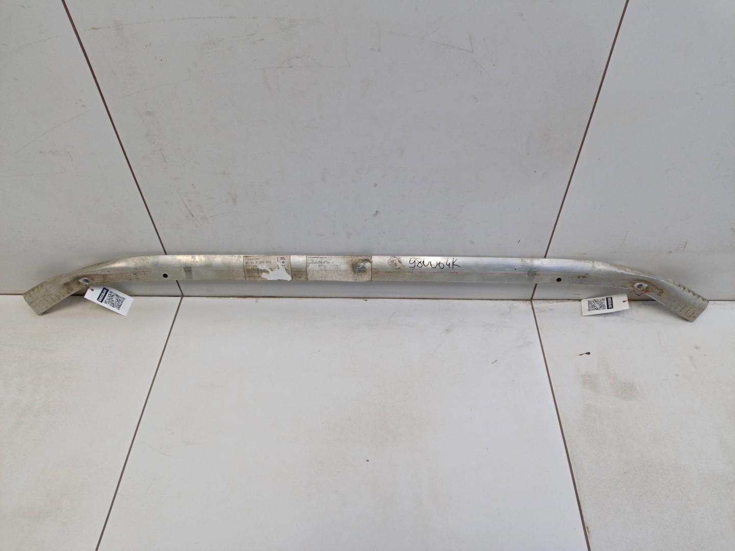 Усилитель переднего бампера