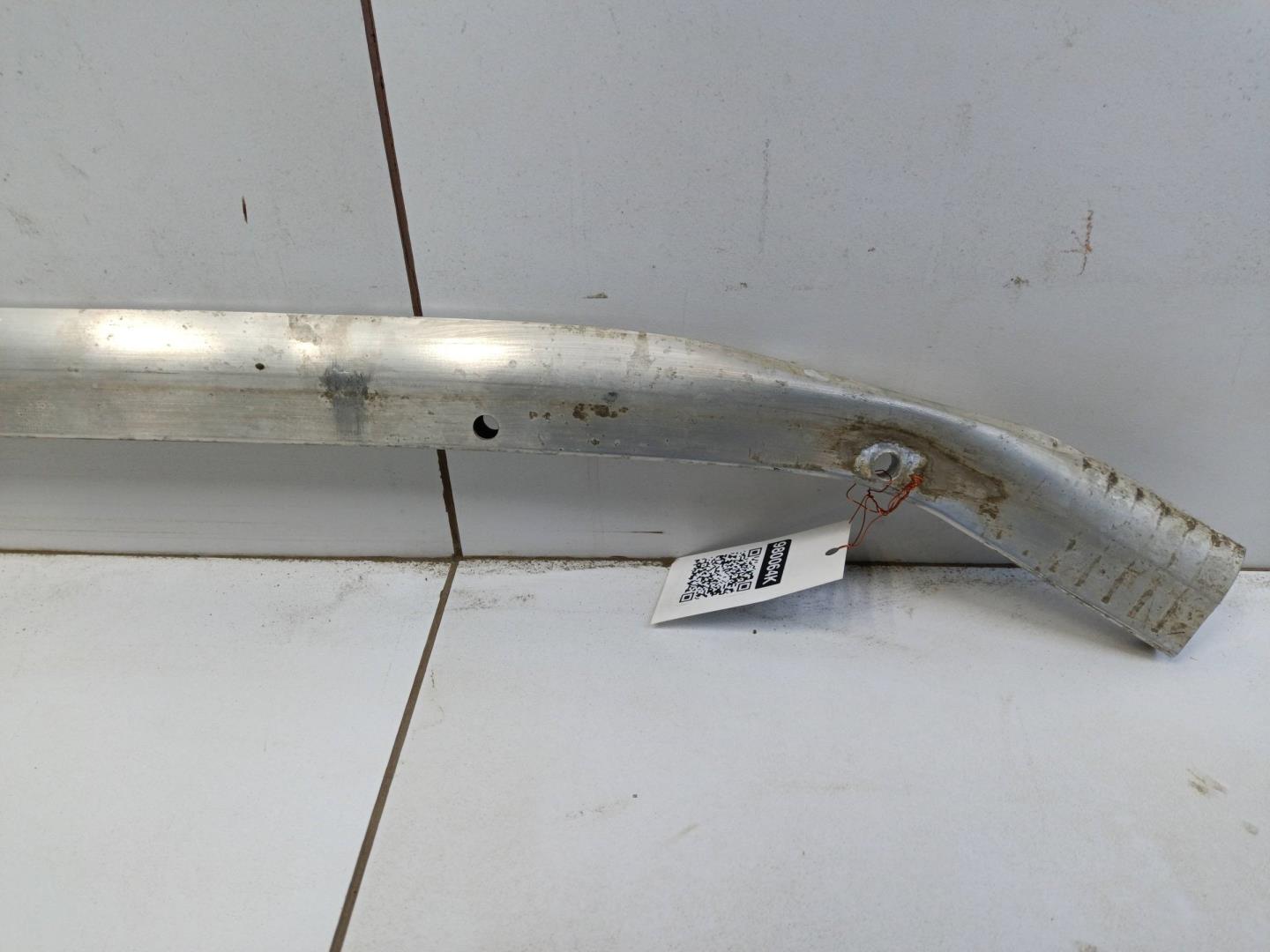 Усилитель переднего бампера