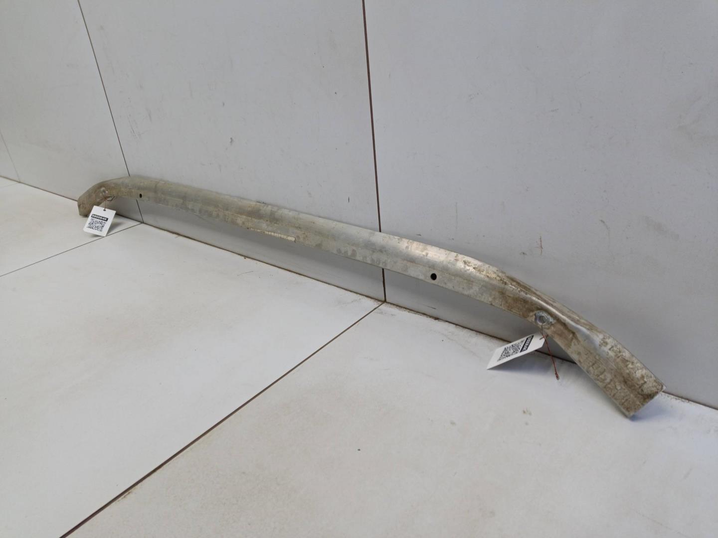 Усилитель переднего бампера