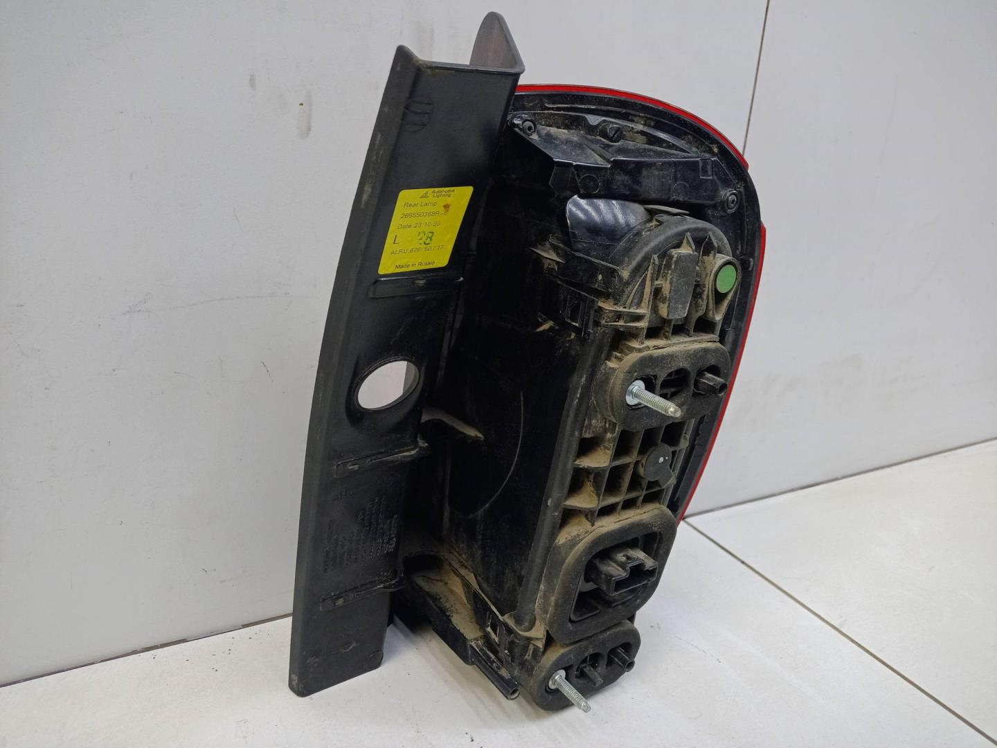 Фонарь задний наружный левый