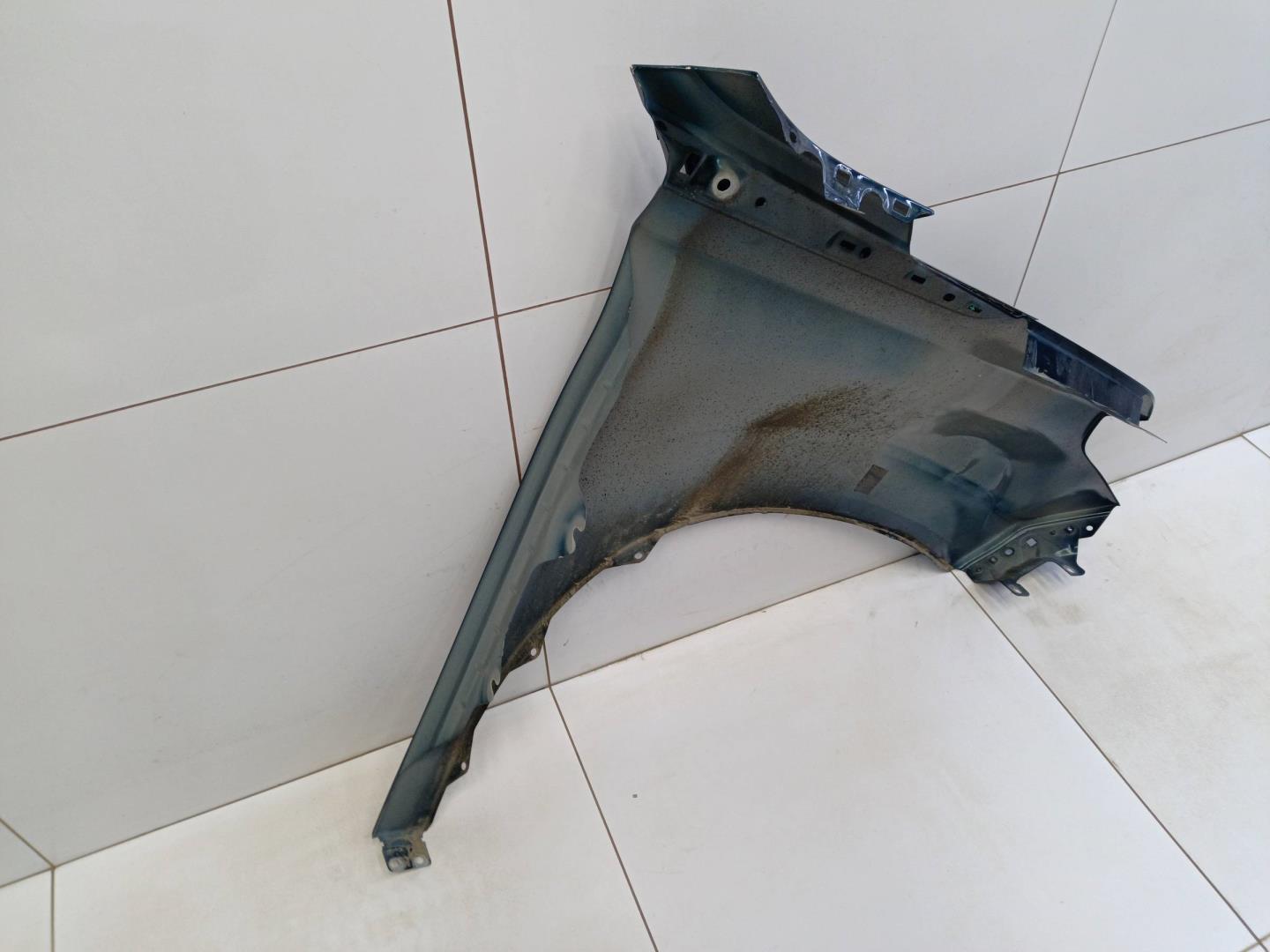 Крыло переднее левое