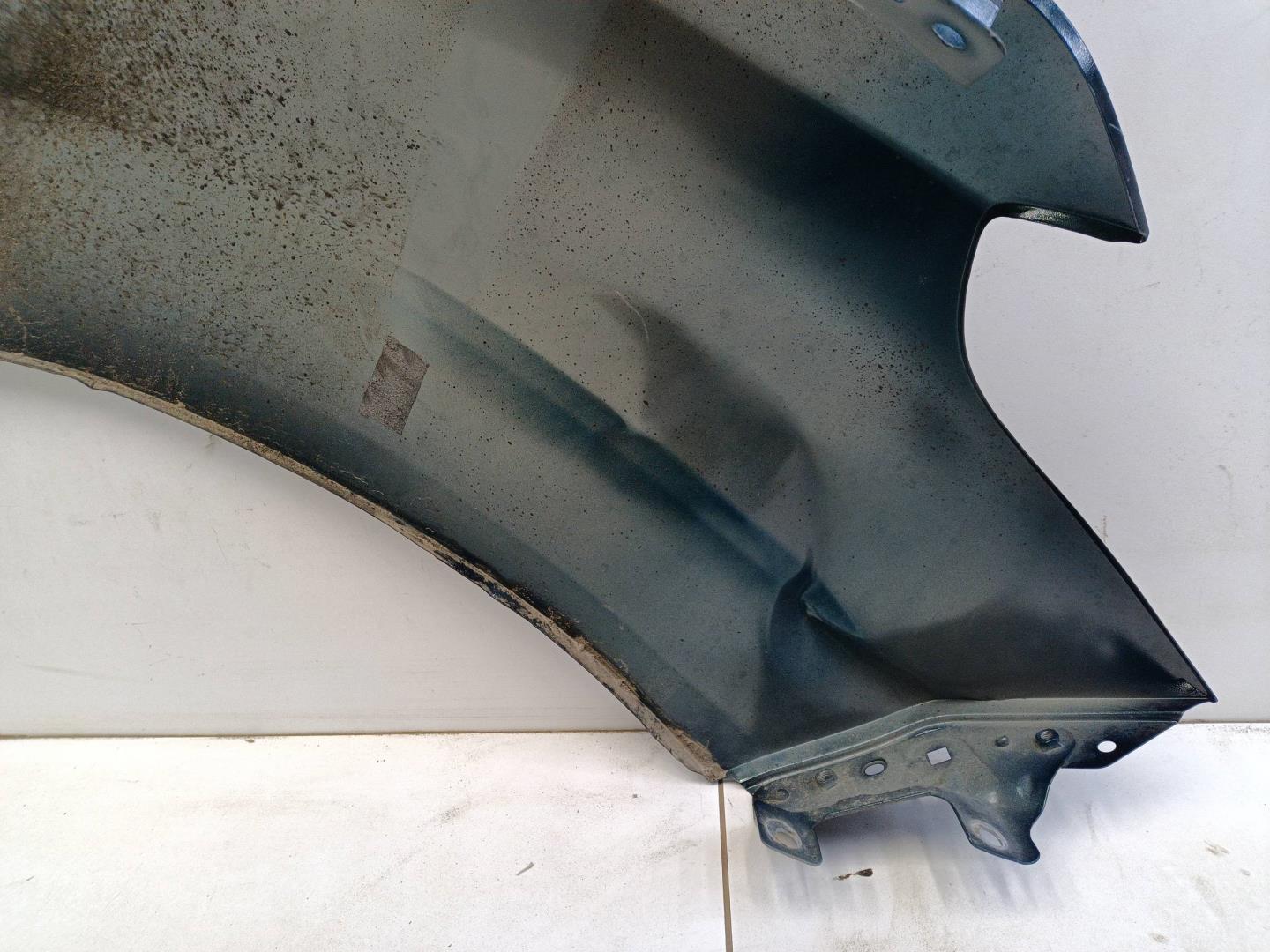 Крыло переднее левое