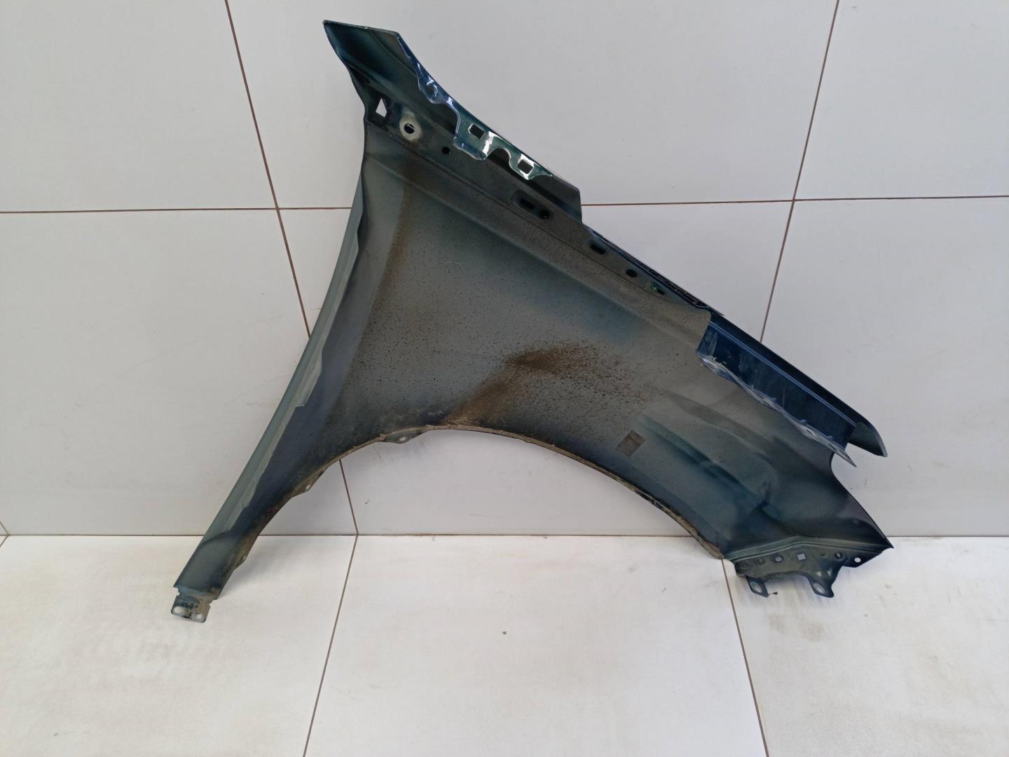 Крыло переднее левое