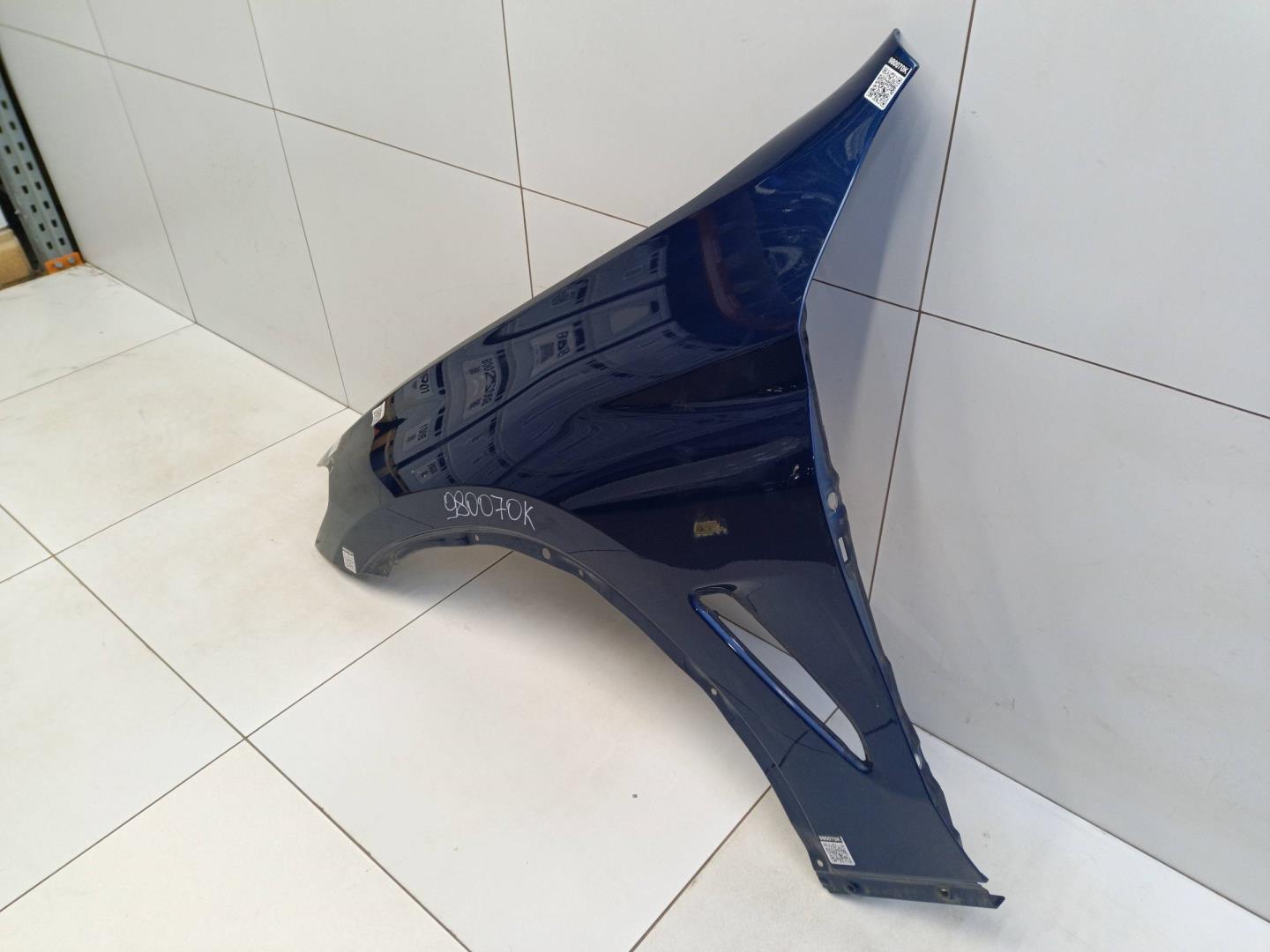 Крыло переднее левое