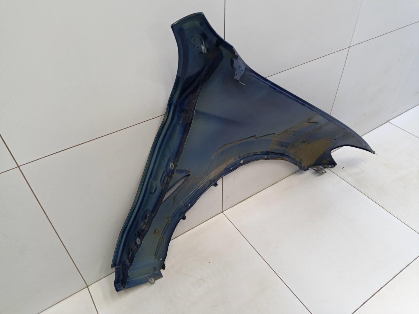 Крыло переднее левое