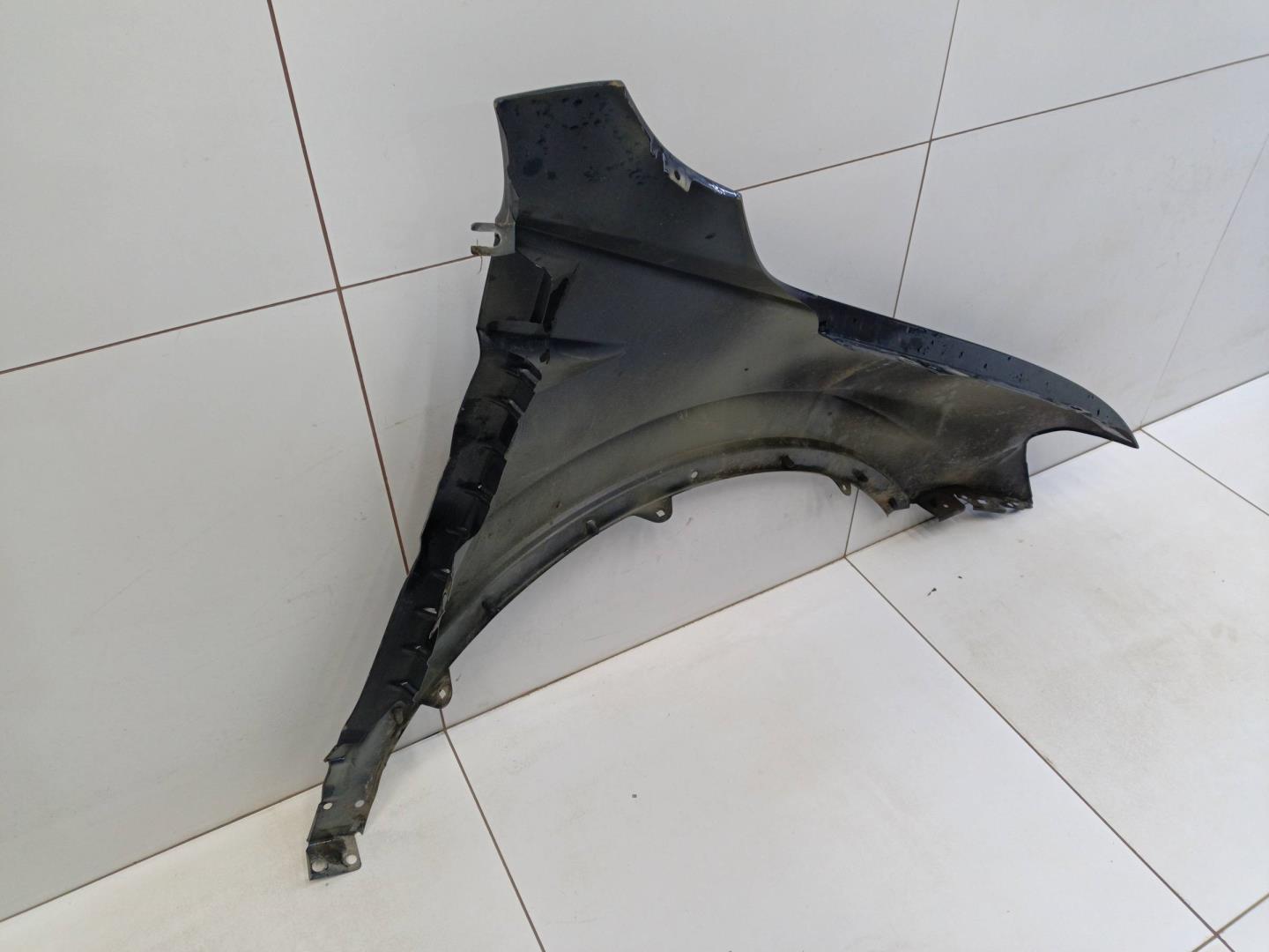 Крыло переднее левое