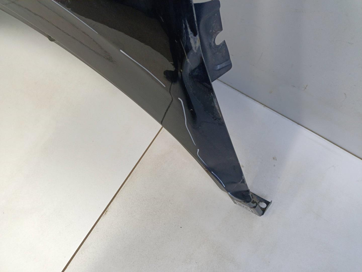 Крыло переднее левое