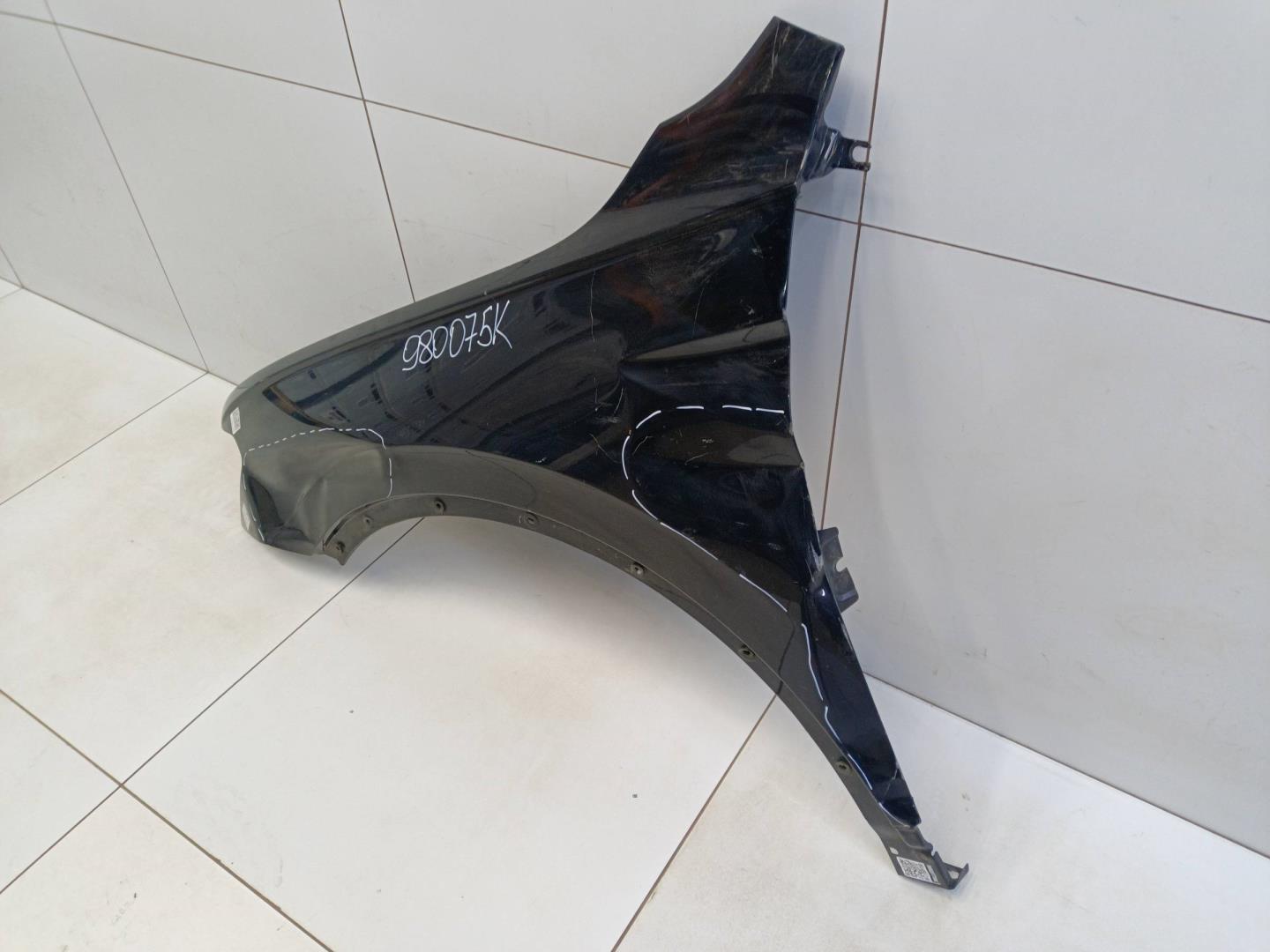 Крыло переднее левое