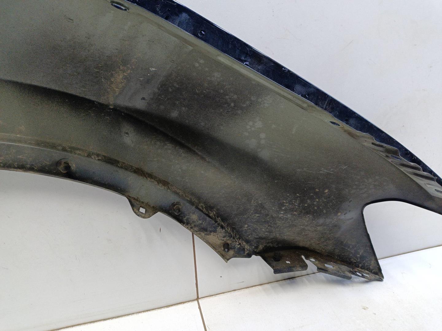 Крыло переднее левое