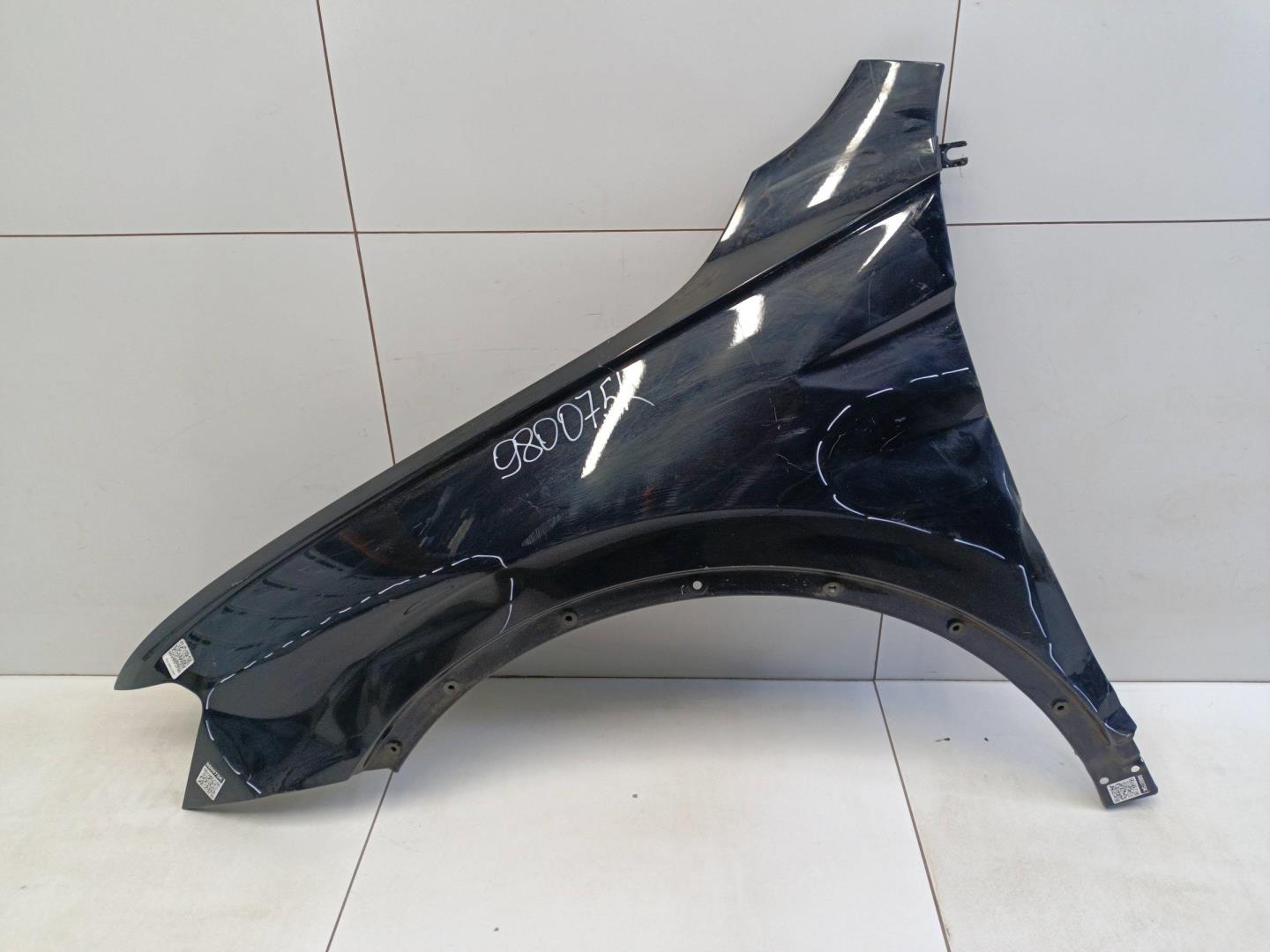 Крыло переднее левое