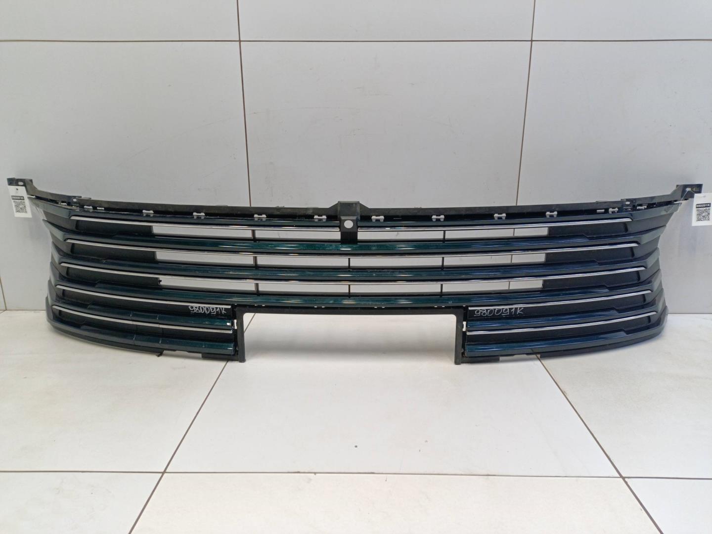 Решетка в бампер центральная