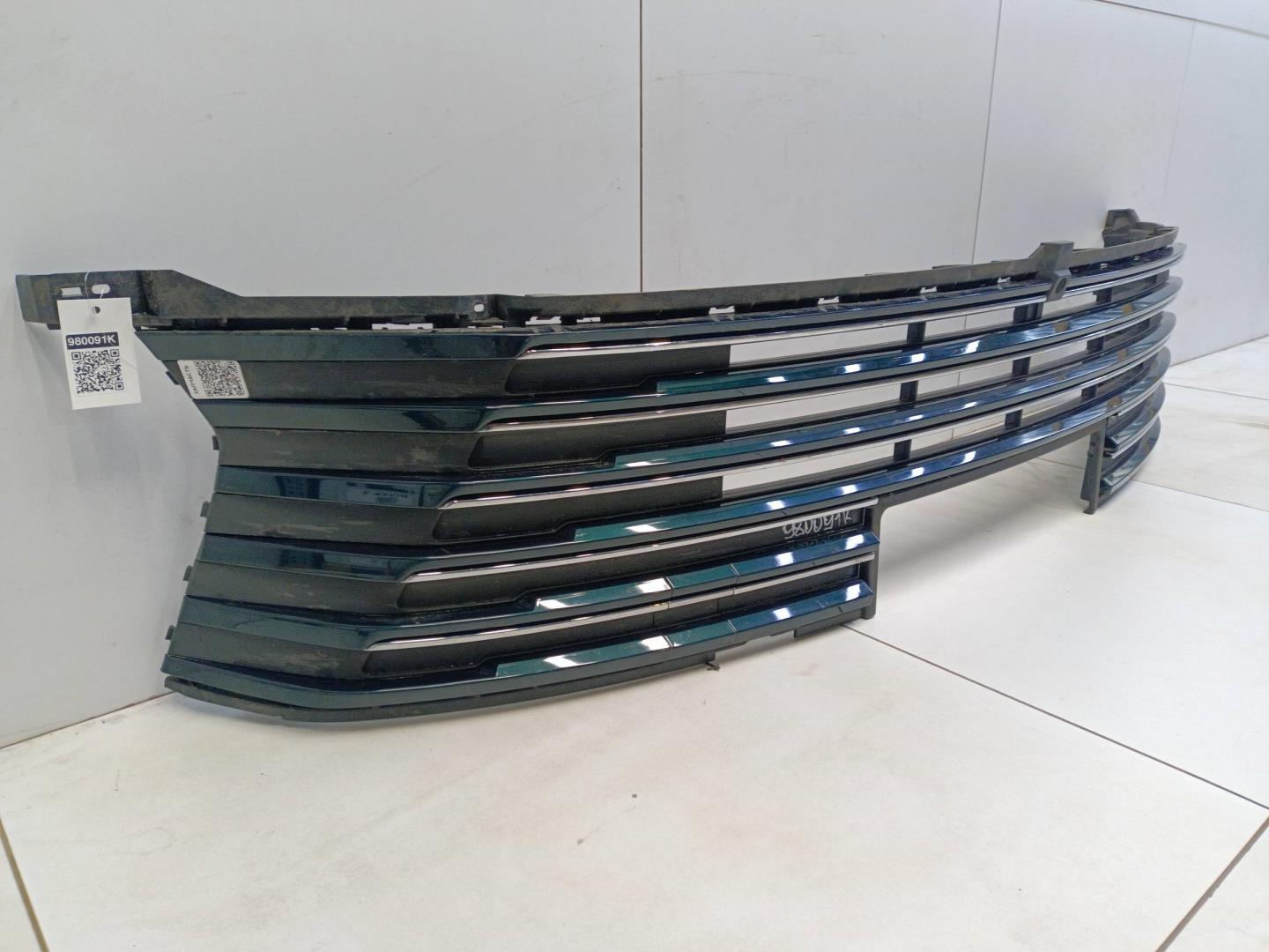 Решетка в бампер центральная