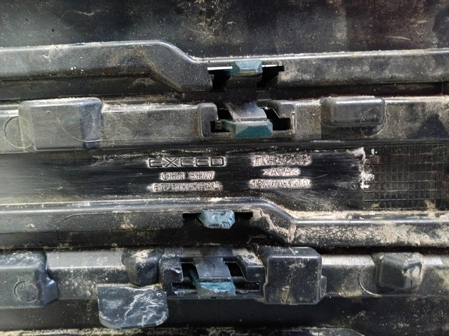 Решетка в бампер центральная