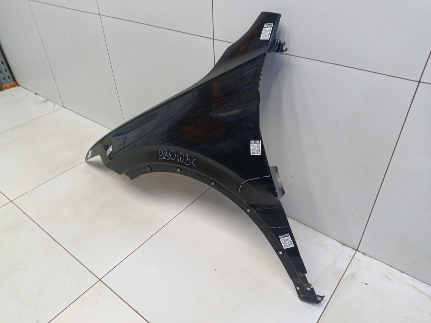 Крыло переднее левое