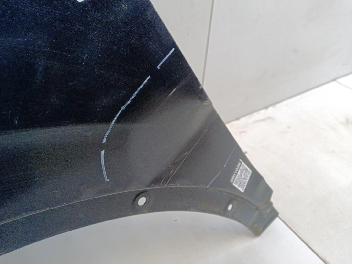 Крыло переднее левое