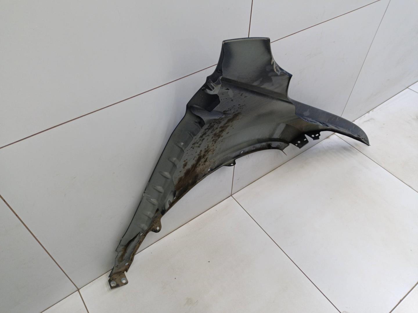 Крыло переднее левое