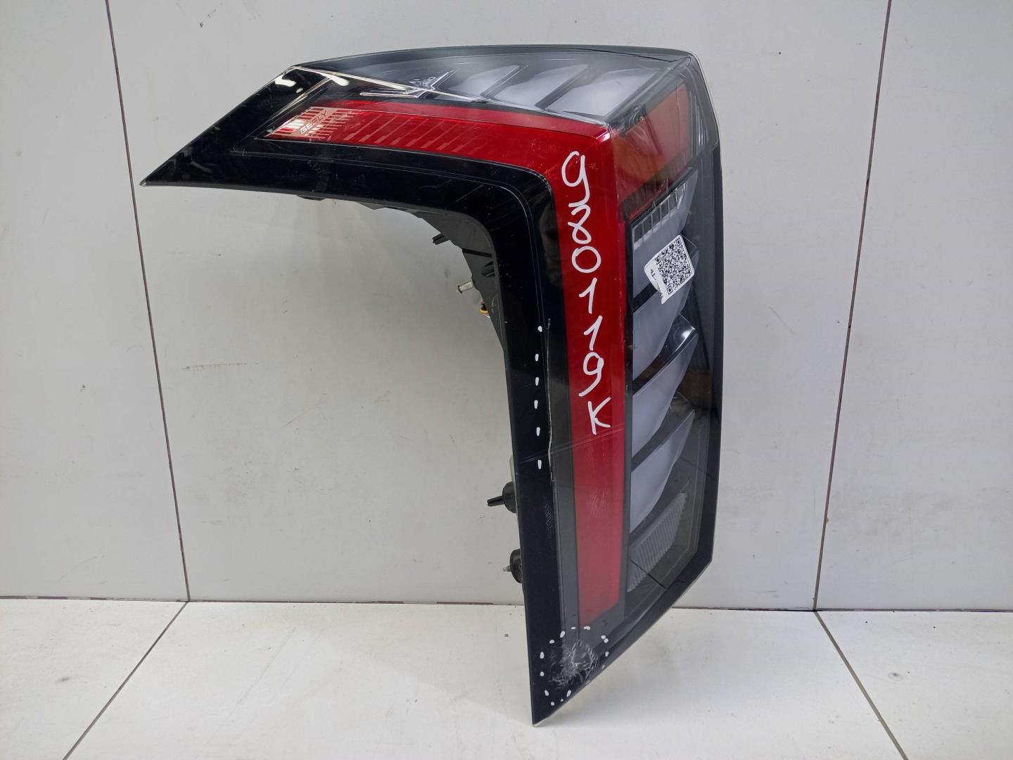 Фонарь задний наружный левый