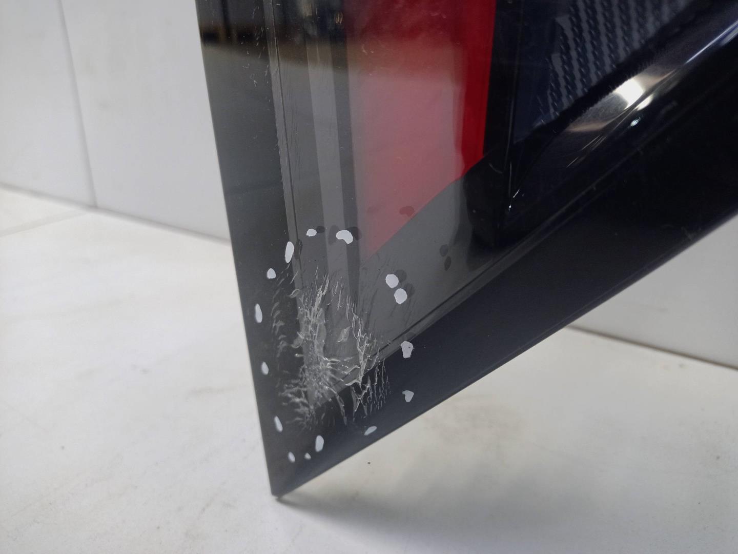 Фонарь задний наружный левый