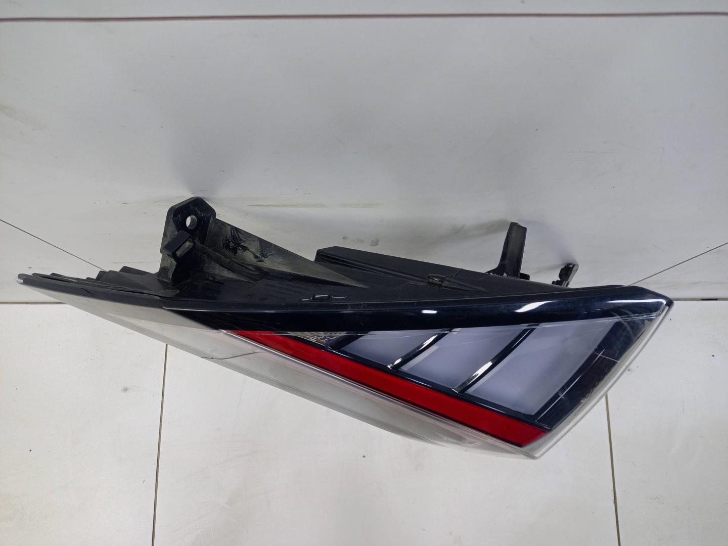 Фонарь задний наружный левый