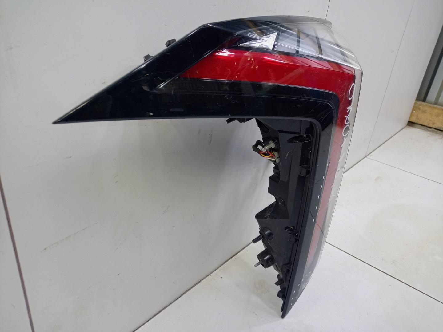 Фонарь задний наружный левый