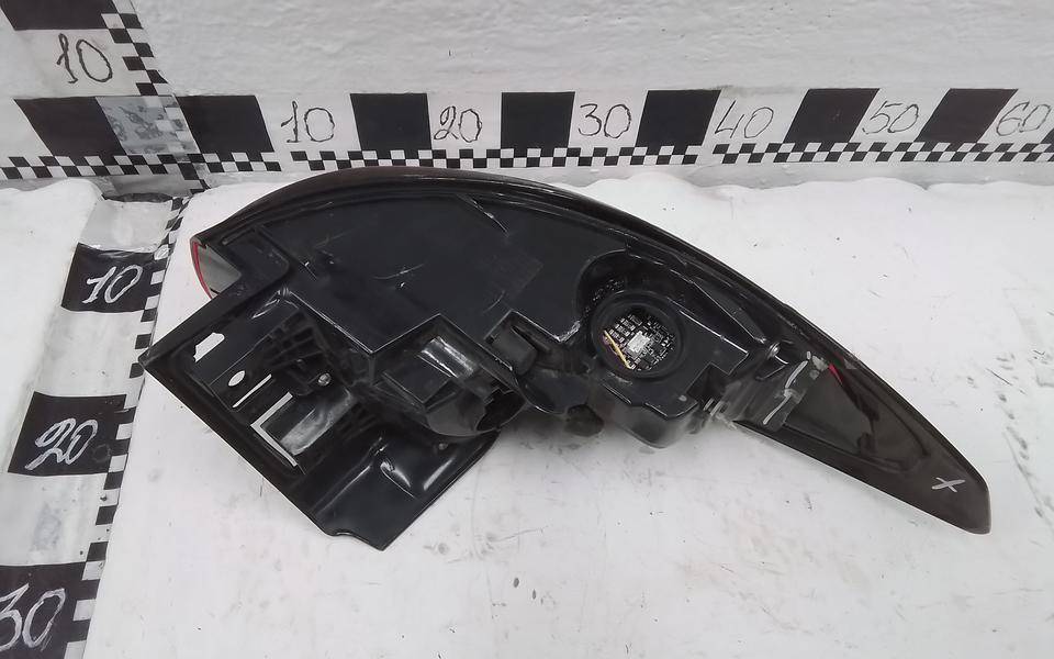 Фонарь задний наружный правый