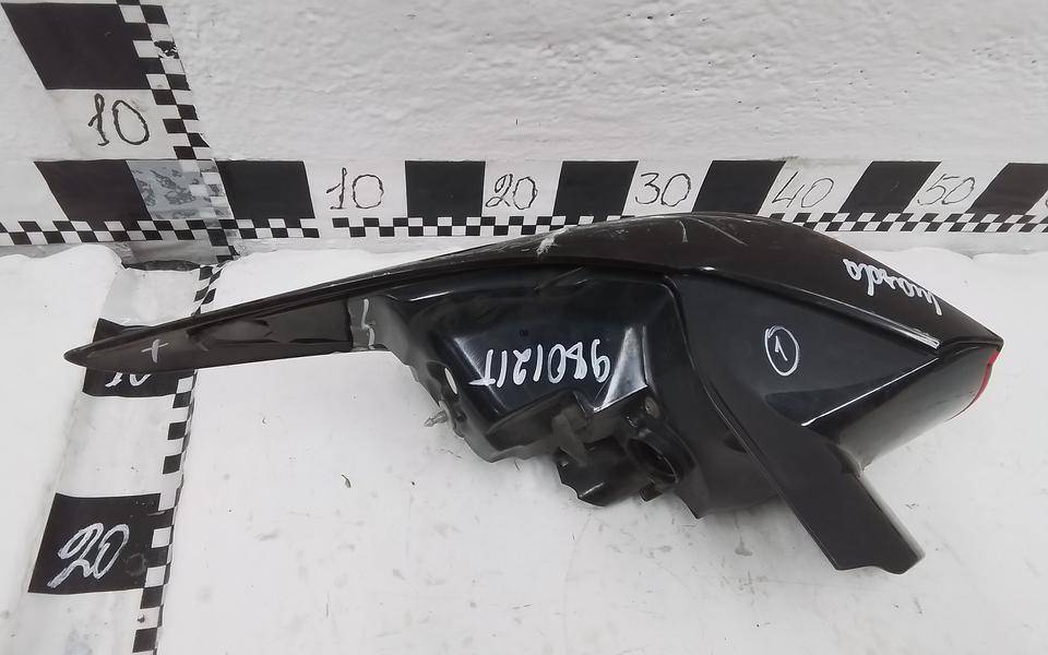 Фонарь задний наружный правый