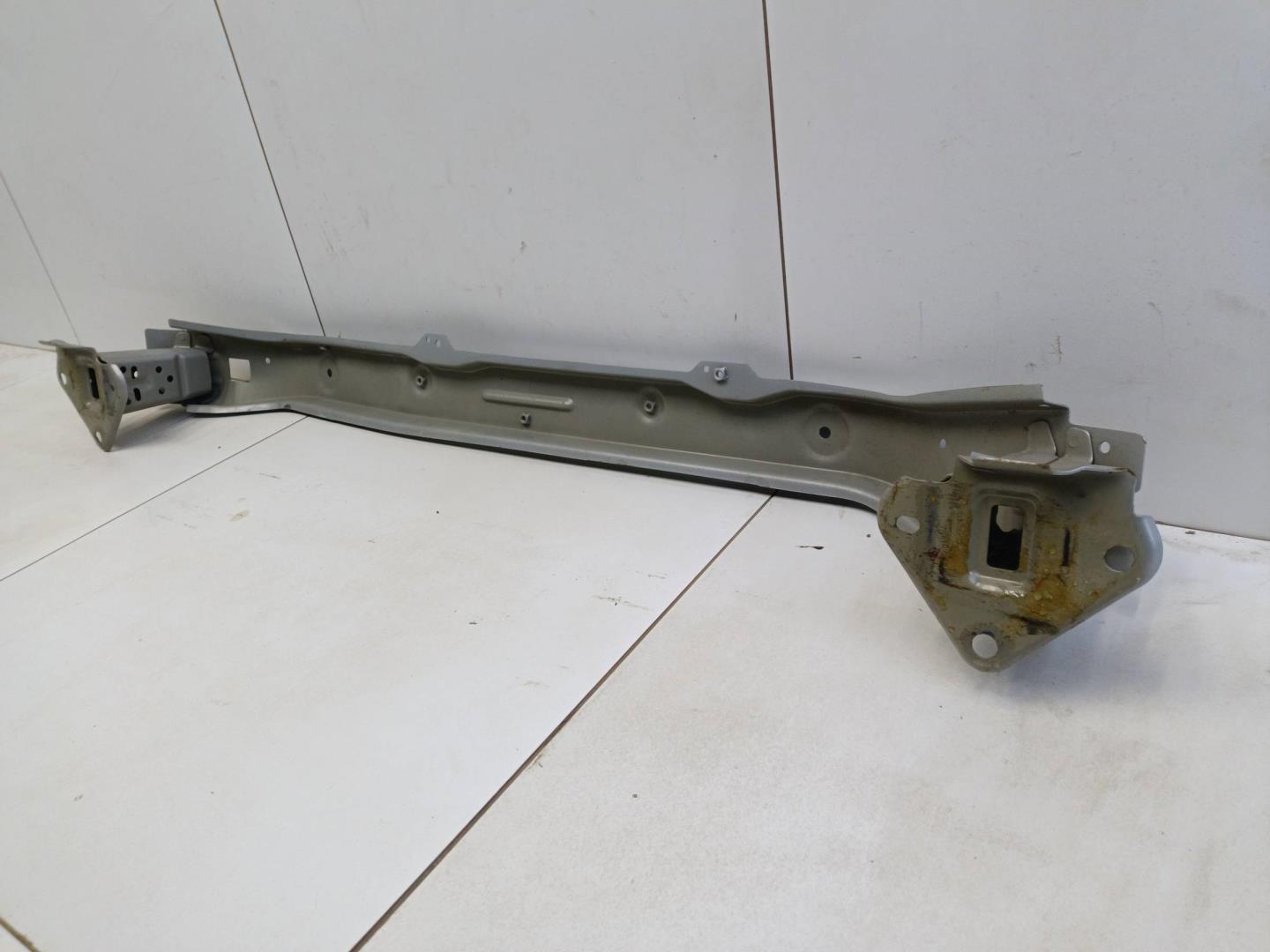 Усилитель переднего бампера