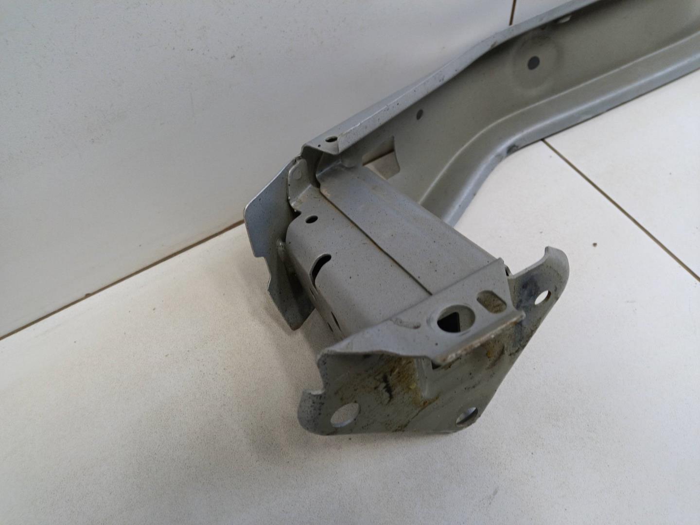 Усилитель переднего бампера