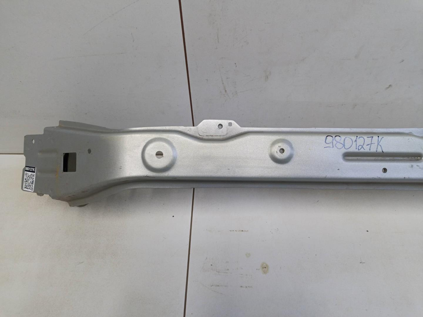 Усилитель переднего бампера