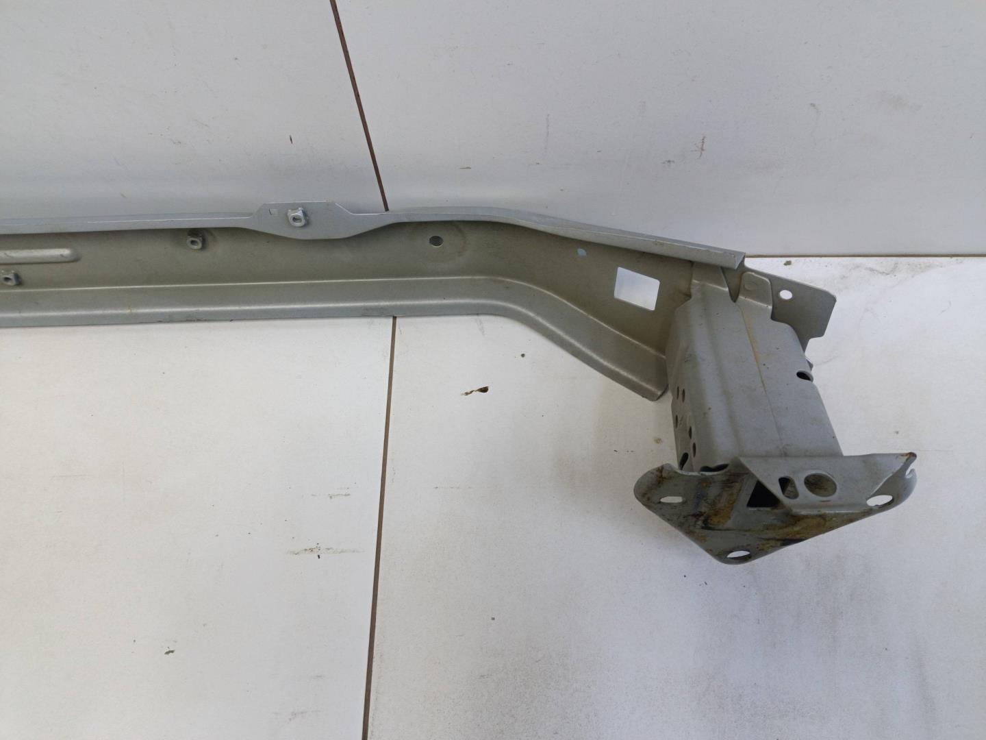 Усилитель переднего бампера