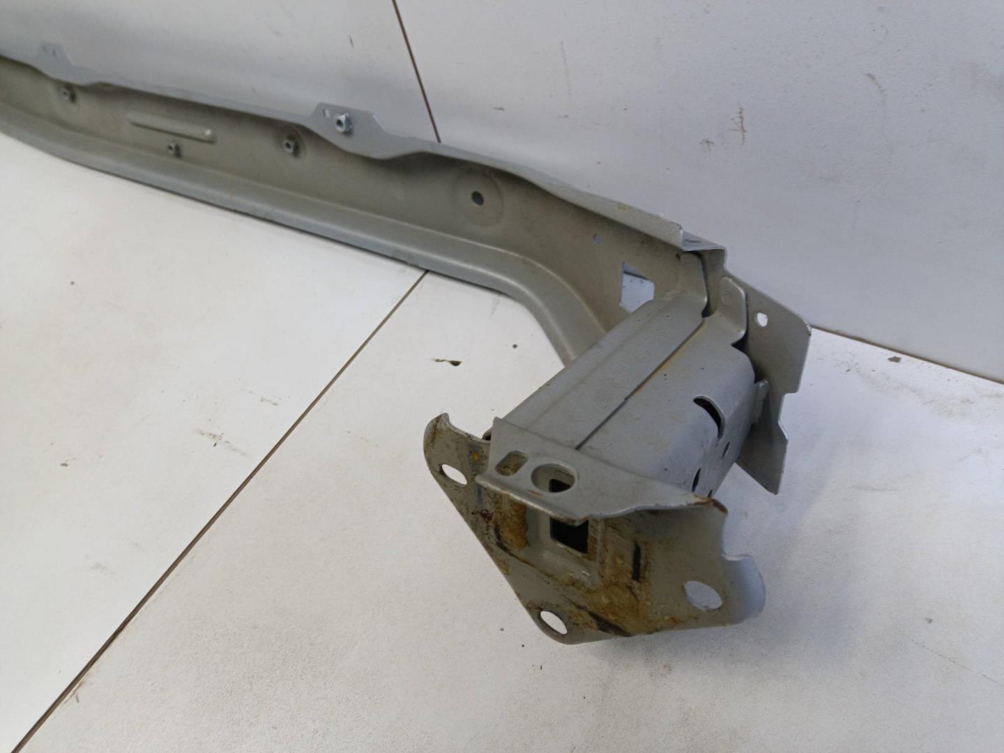 Усилитель переднего бампера