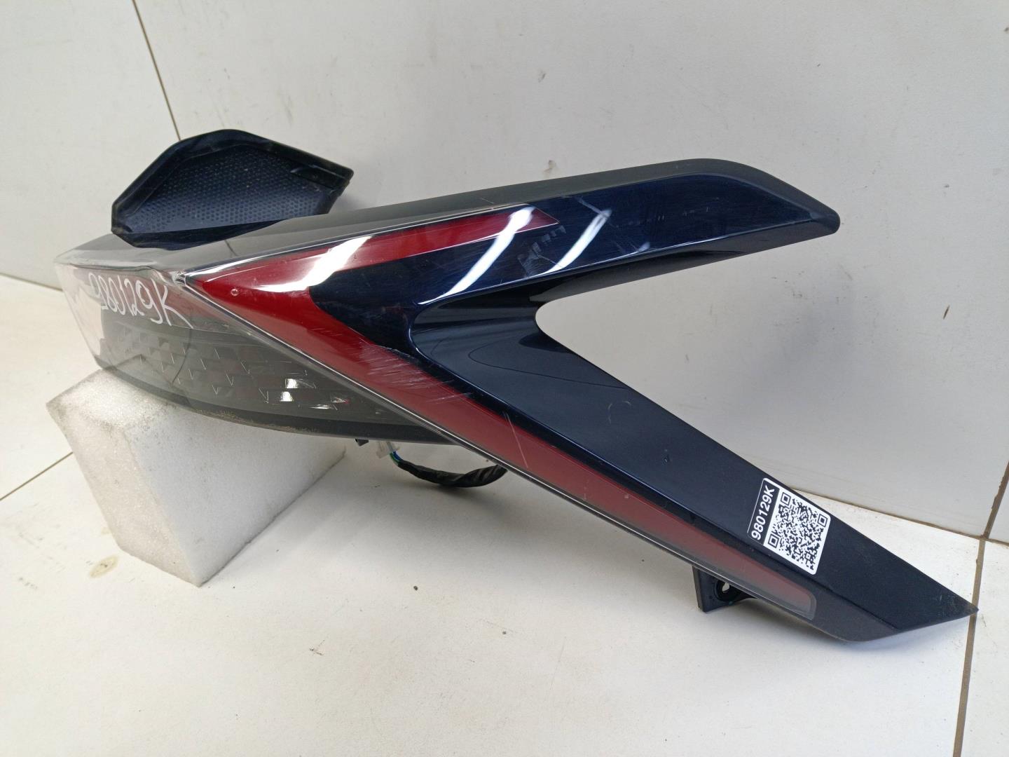 Фонарь задний наружный правый