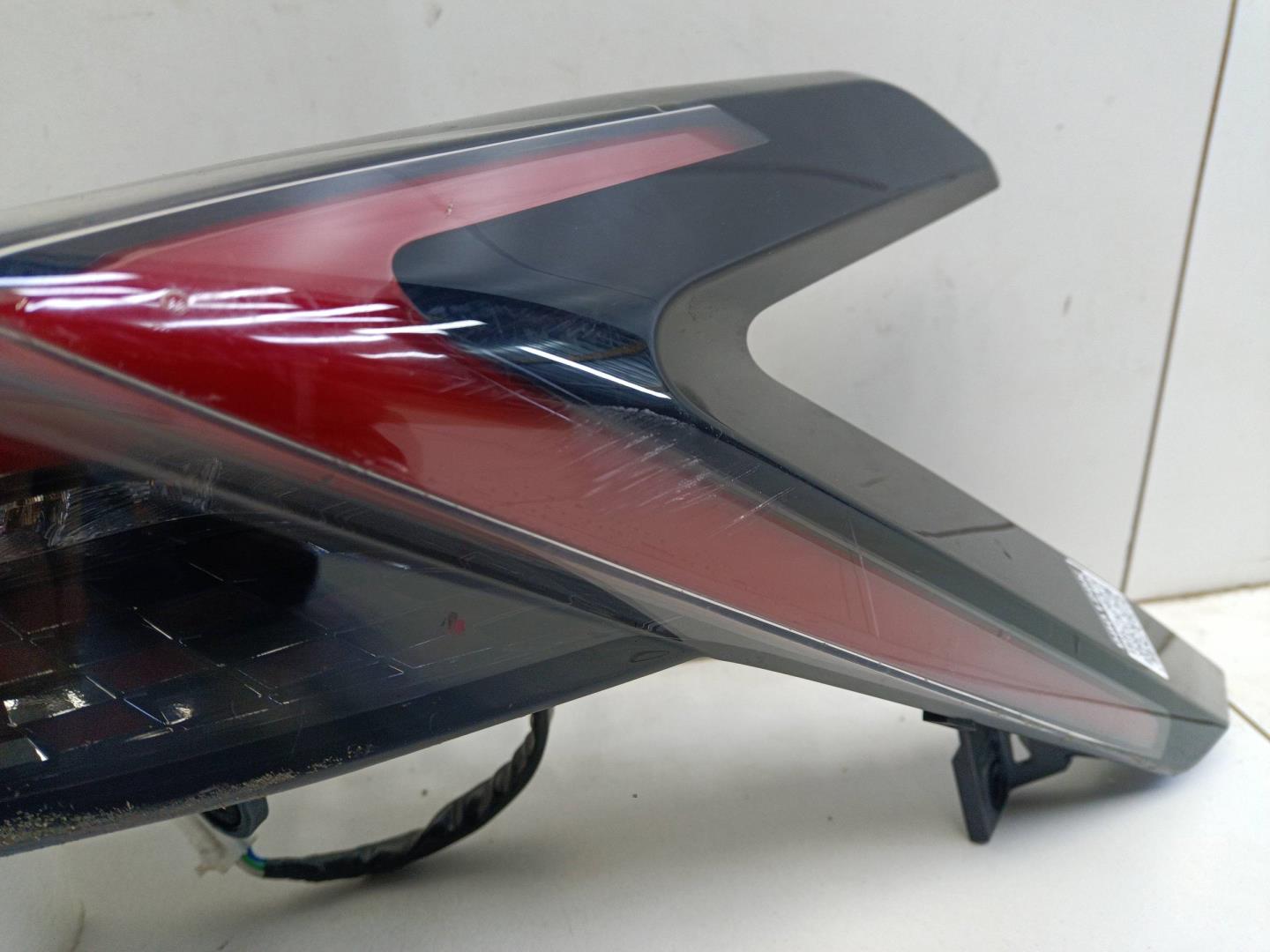 Фонарь задний наружный правый