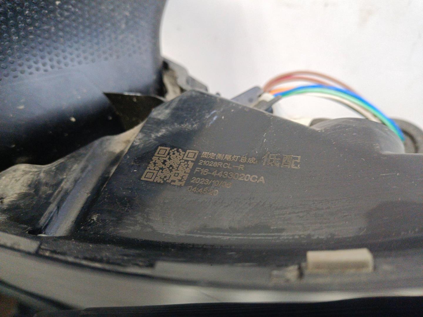 Фонарь задний наружный правый