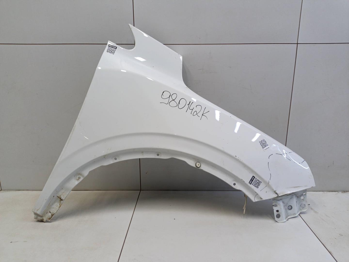 Крыло переднее правое