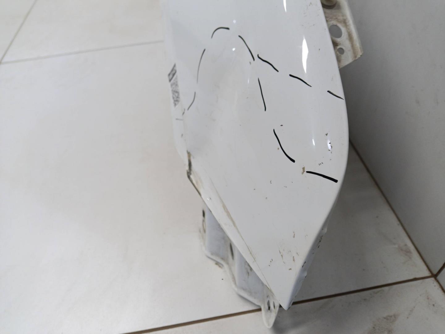 Крыло переднее правое