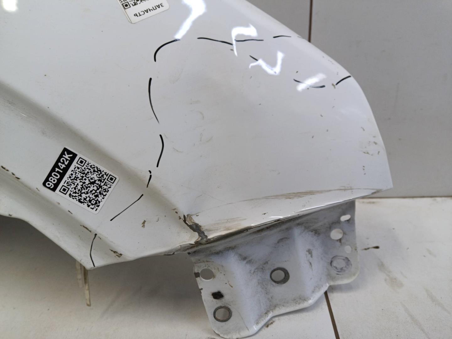 Крыло переднее правое