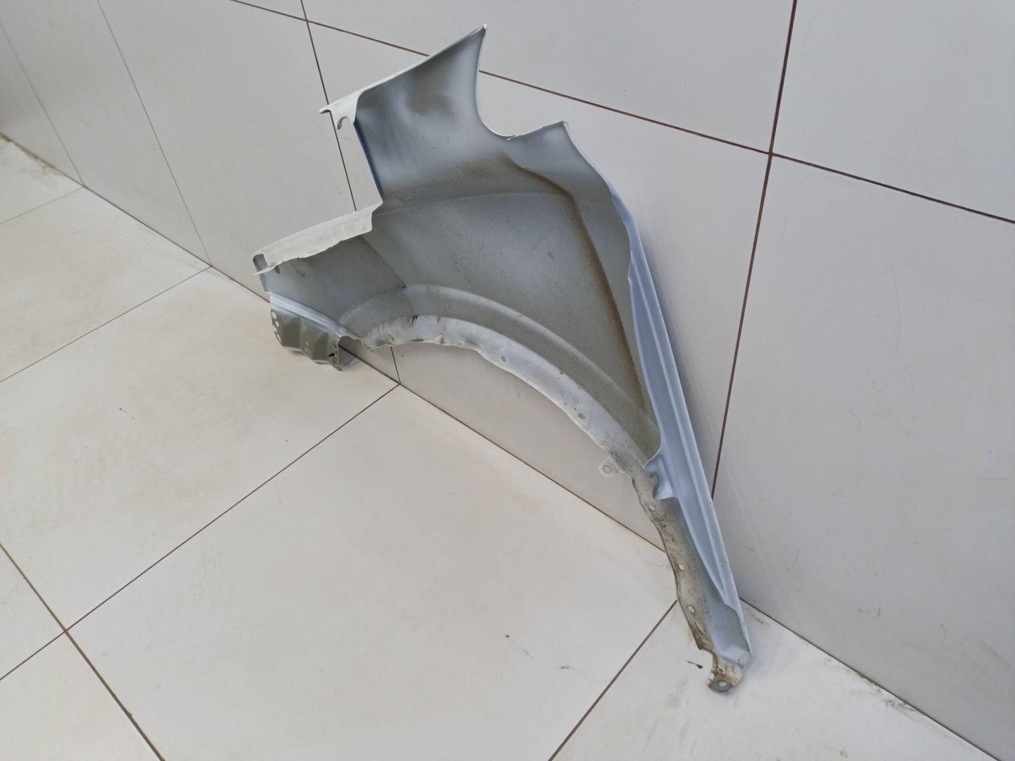 Крыло переднее правое