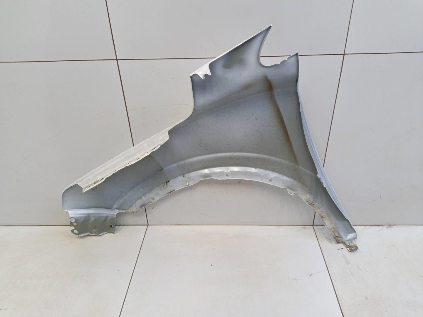 Крыло переднее правое